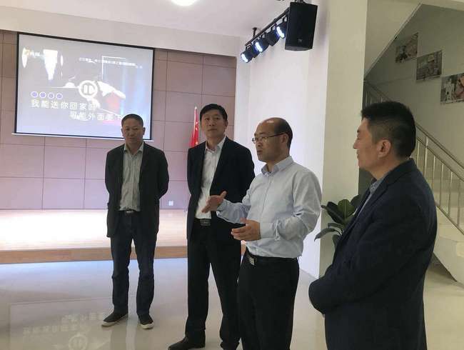 集团党委书记、董事长刘飞，，，，，，现场指导&ldquo;党建&middot;家&rdquo;活动中心建设.jpg